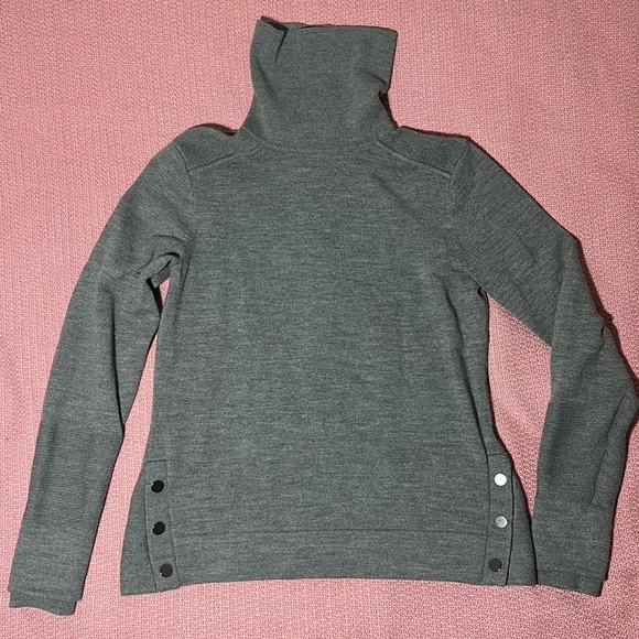 Athleta Merino Wool Blend Side Snap Turtleneck size S gray - Picture 3 of 7